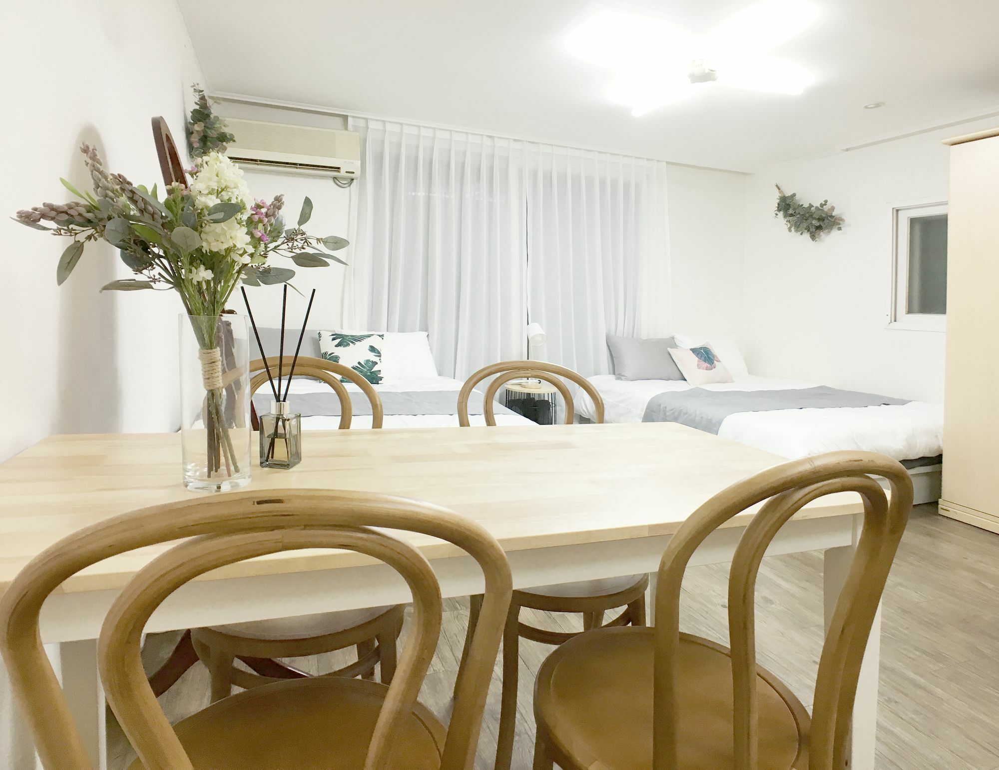 דירות סיאול Sunny House Hongik Snt 1Mins מראה חיצוני תמונה