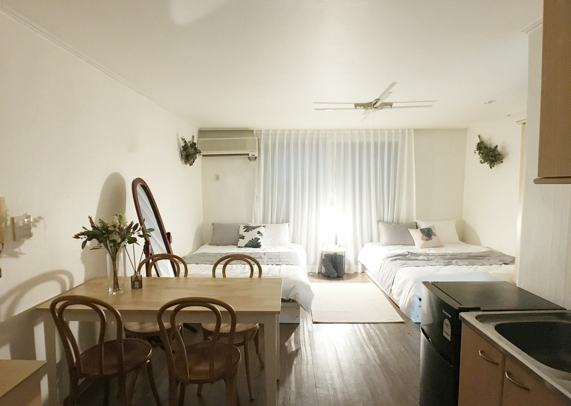 דירות סיאול Sunny House Hongik Snt 1Mins מראה חיצוני תמונה